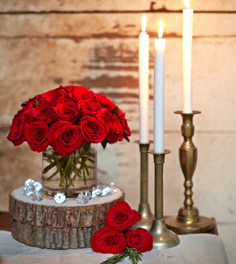 deco-table-marriage-red-and-white-pink-floral composition,