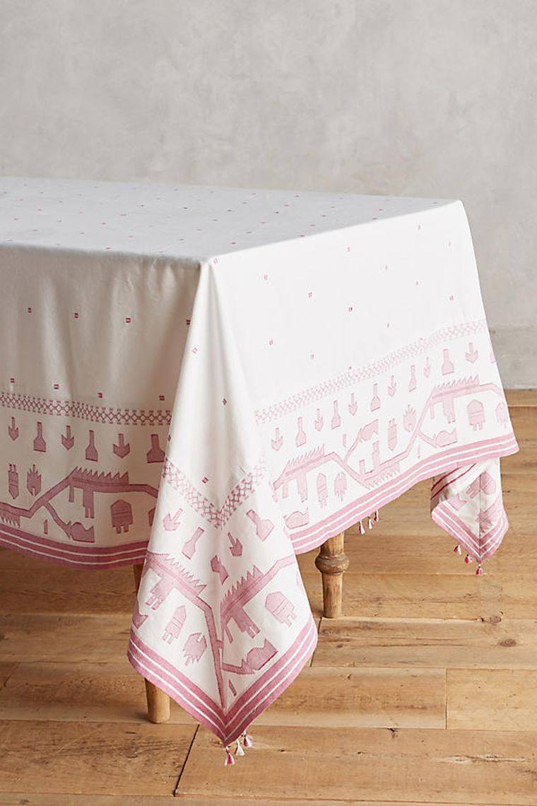 deco-table-marriage-red-and-white-tablecloth-Scandinavian-idee