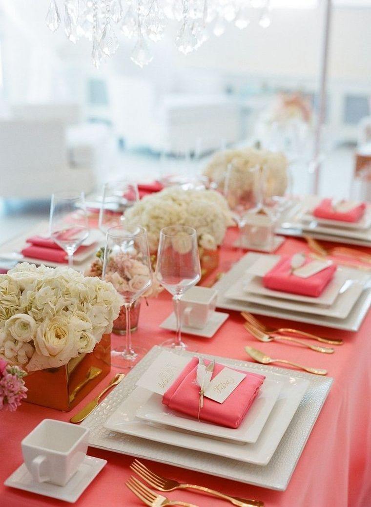 deco-table-marriage-red-and-white-shades-pastel-covered gold