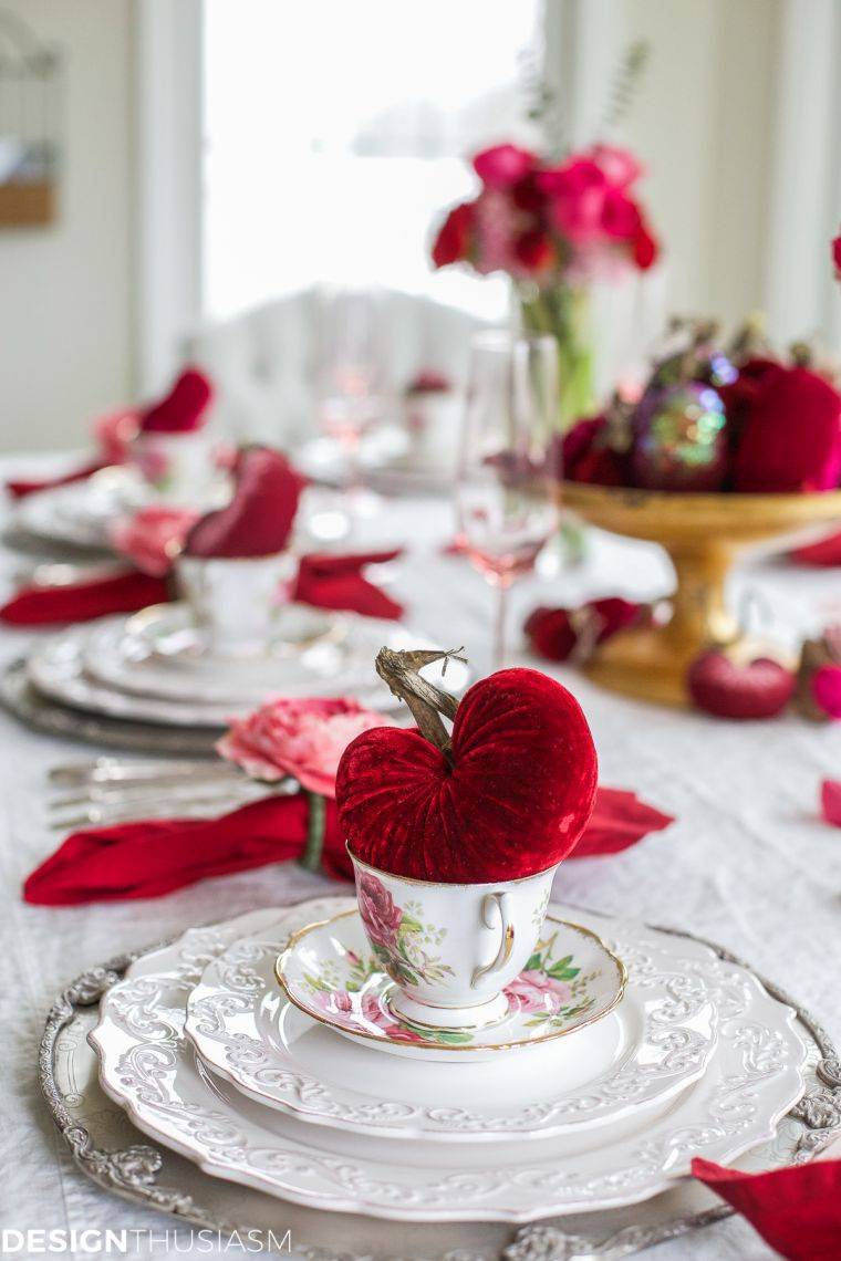 deco-table-marriage-red-and-white-theme-vintage-example