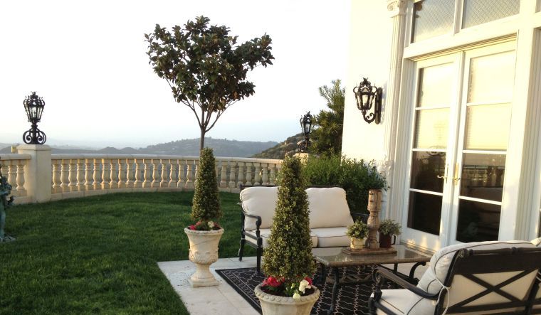 decor terrace topiary garden