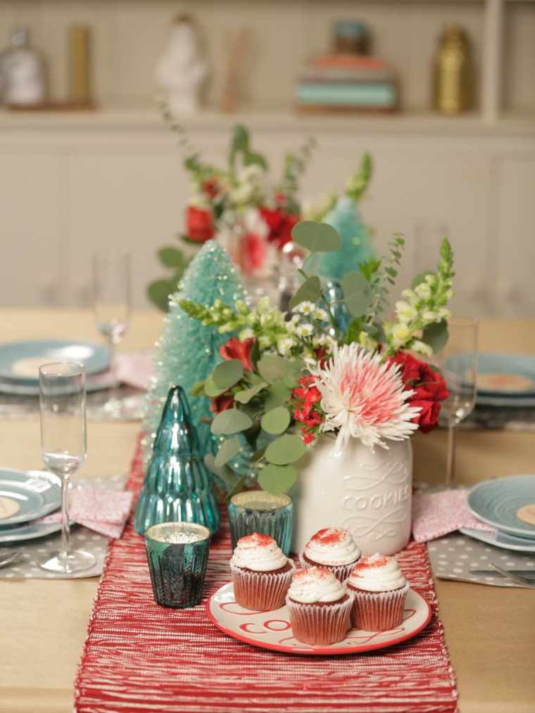 table decoration christmas flowers bouquet tablecloth red white objects