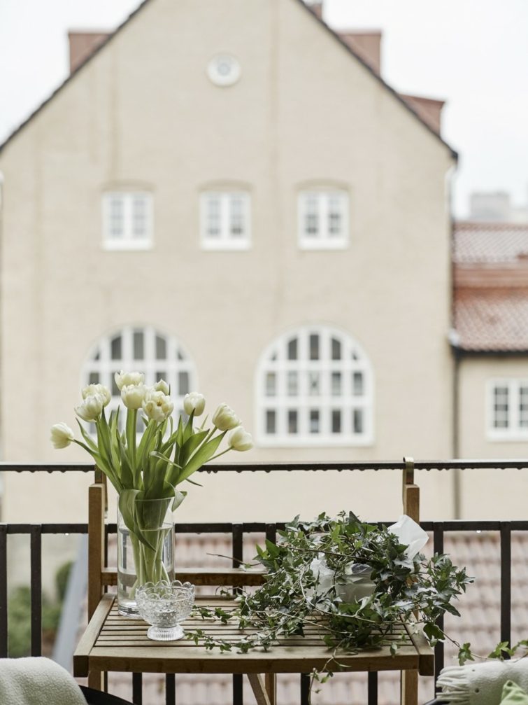 balcony decoration small wooden table