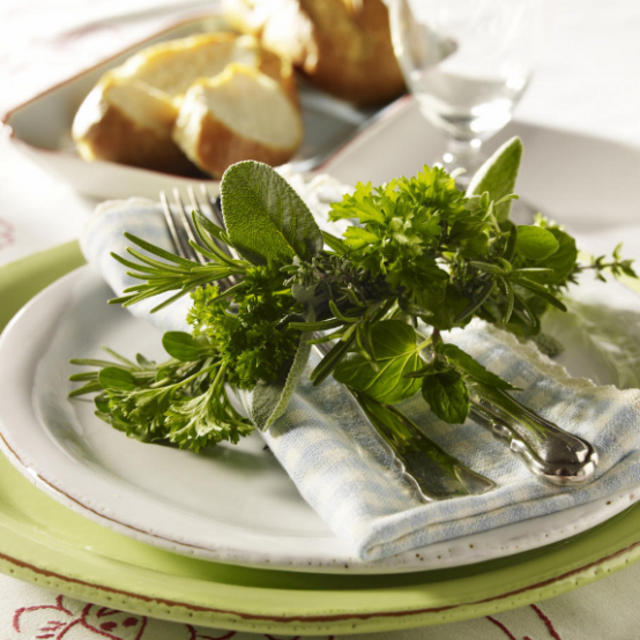 idea of ​​table decoration vegetables fresh green herbs plates