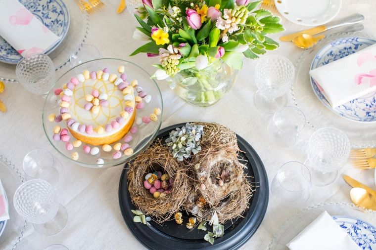 easter table decoration nests-cake-mini-eggs