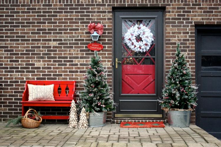 outdoor Christmas decor