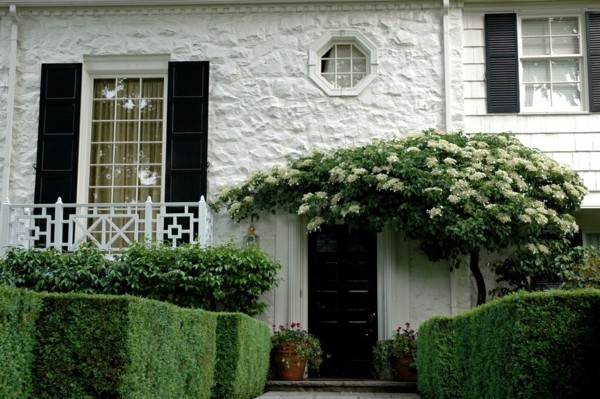 garden decoration in front of the house