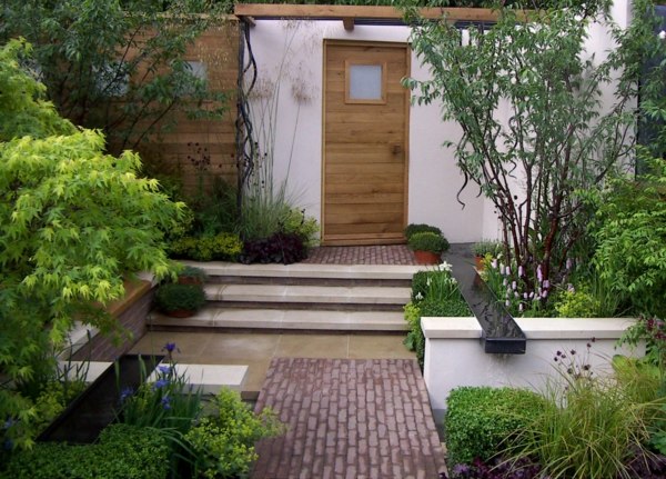 contemporary style garden decoration