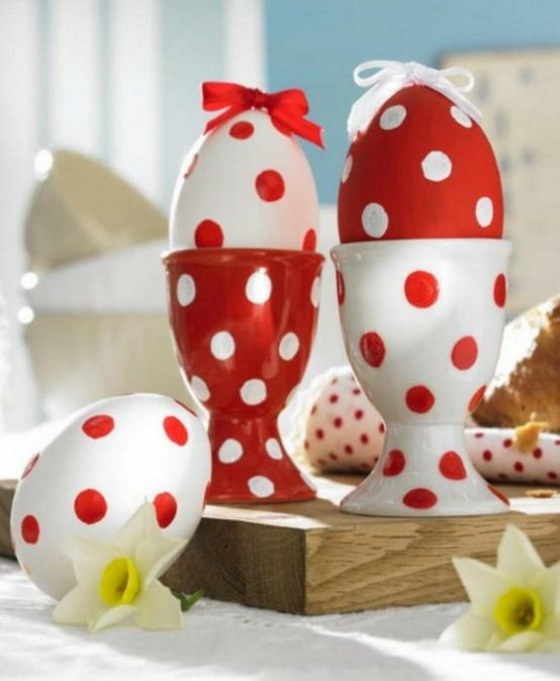 decoration red white eggs