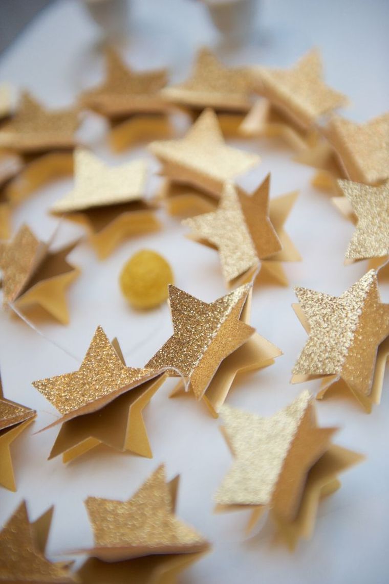 Eve-decoration-new-year-garland-star-gilded