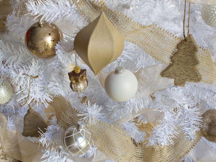 Juletre dekorasjon hvitt og gull juletre