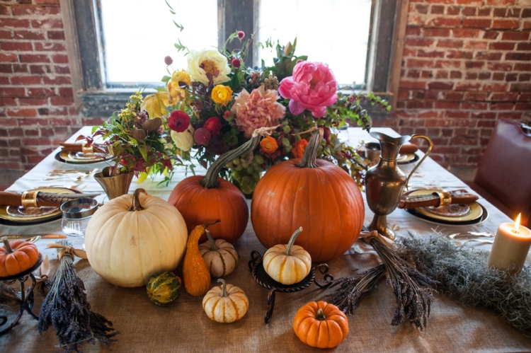 decoration table autumn flowers