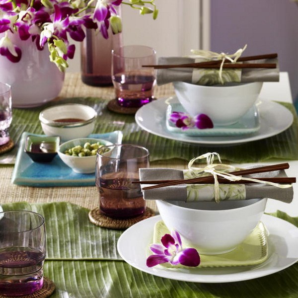 white violet orchids table decoration