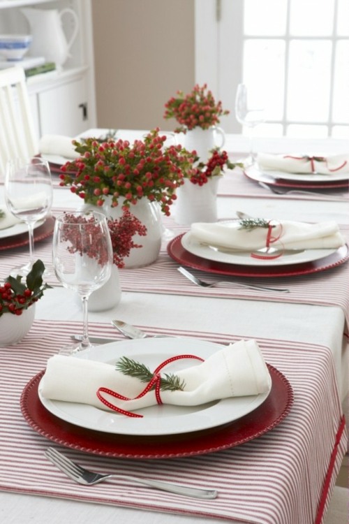 white red table decoration