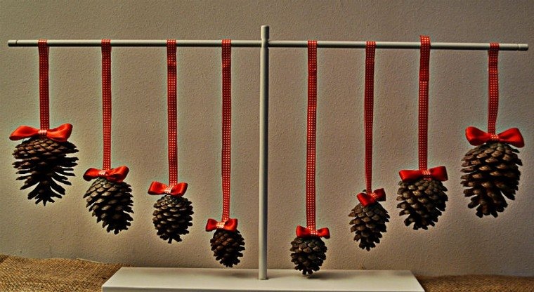 decorate his house for christmas pinecone idea