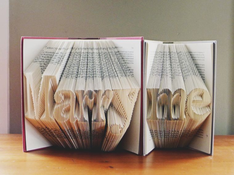 application-in-wedding-book-idea-artistic