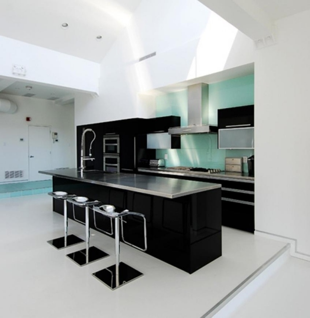 minimalist kitchen design white-black