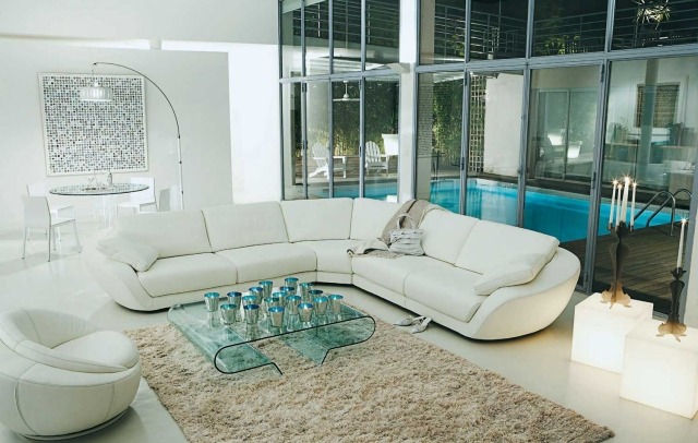 Double-table-low-in-glass-plexyglasse angle-white sofa