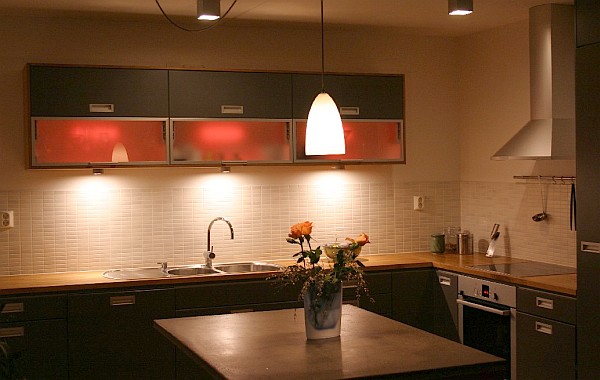 discreet elegant kitchen lighting