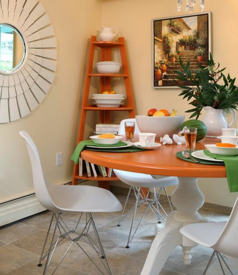 hylle hjørne tre design ide spisestue arrangement bord stoler deco veggbord speil