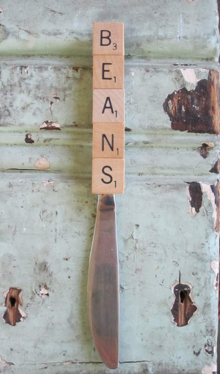 label scrabble kniv