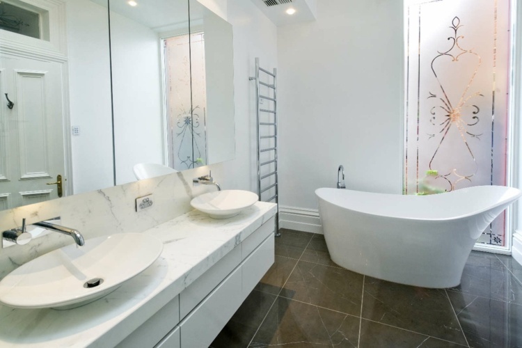 modern white bathroom faience