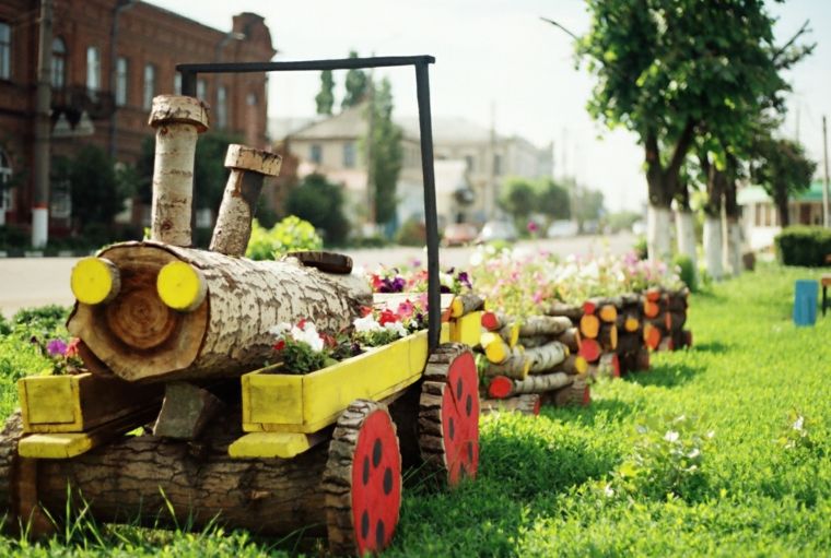 make an outdoor play area wood-idea-train-jardiniere