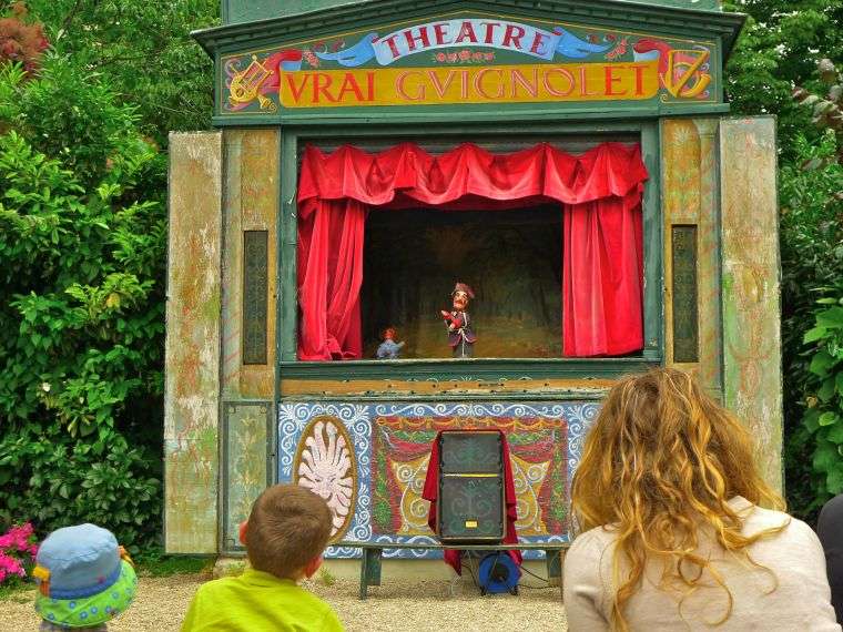 make an outdoor play area theater-wood-idea