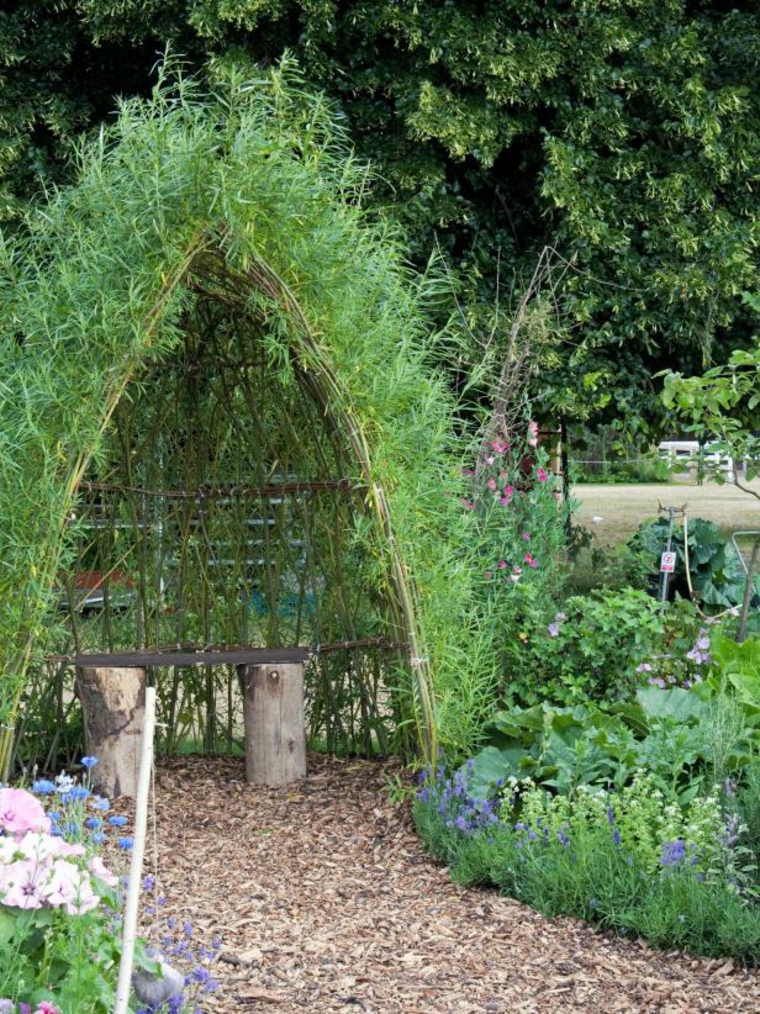 make-a-child-tipi-garden-plant-deco-ecological