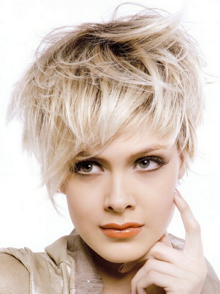 short hair woman trend idea blond