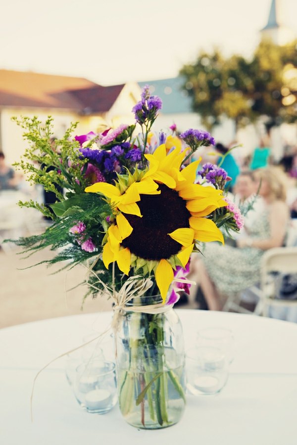 sredinska miza sončničnih cvetov