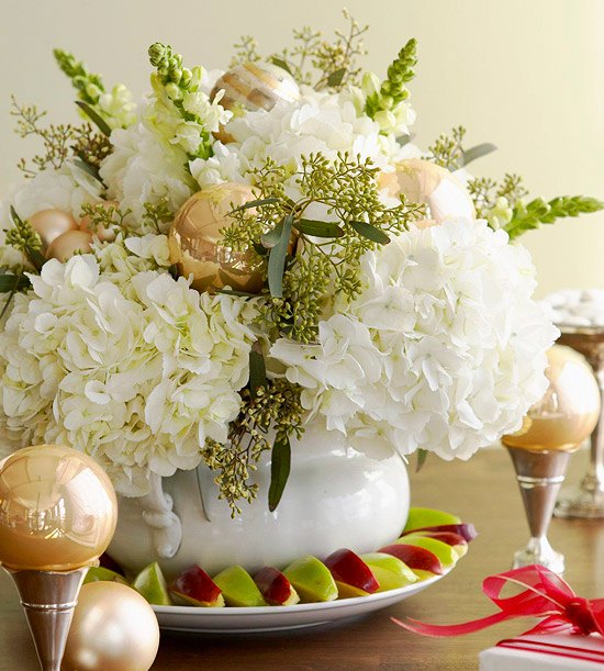 white flowers deco balls golden christmas