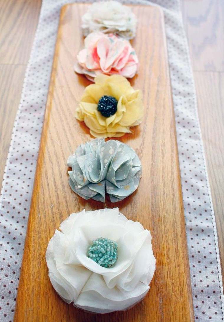 idea brico creation fabric flowers diy decorative panel interior idea