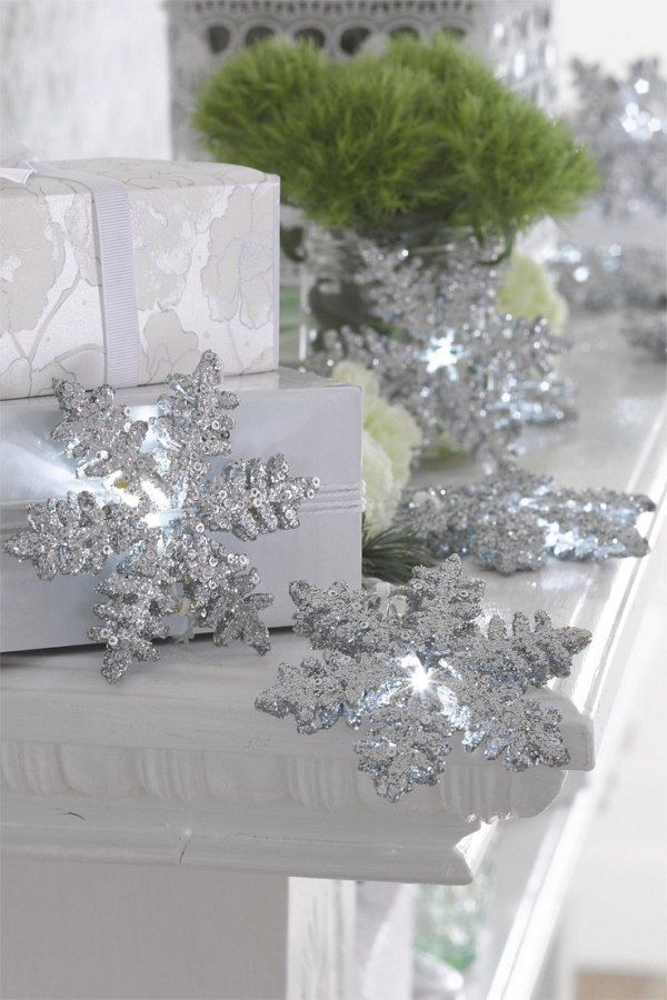 snowflakes-paper-DIY-color-silver-paint-effect-glittery snowflakes DIY