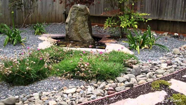 Japanese garden pebbles idea