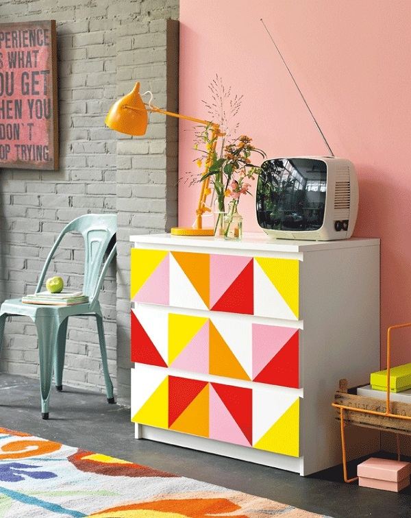 Geometric shapes on a dresser in harmony with the decor