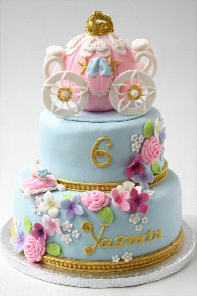 tiered kake toppet prinsesse vogn