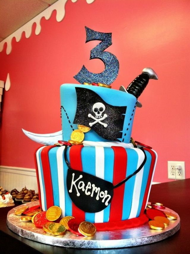 pirates deco cake for little boy