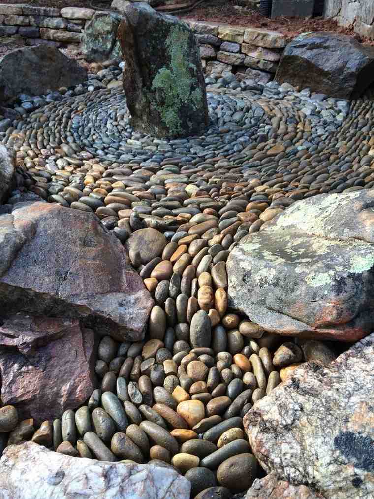 garden model with pebbles decorating ideas