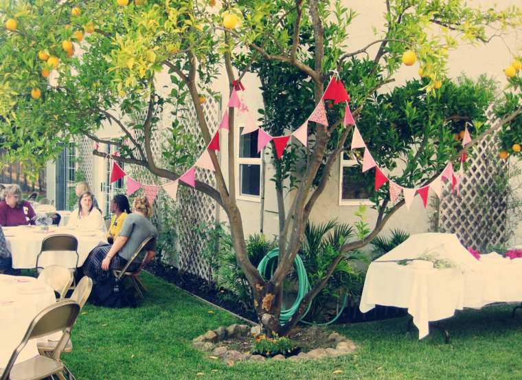 garden party around'un arbre