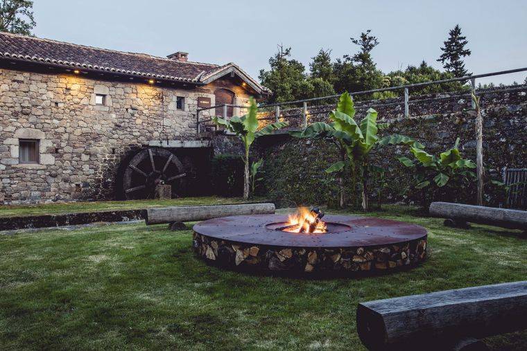 Grand brazier garden-fireplace-outdoor-deco-modern