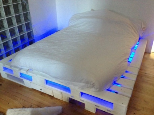 large comfortable bed palettes