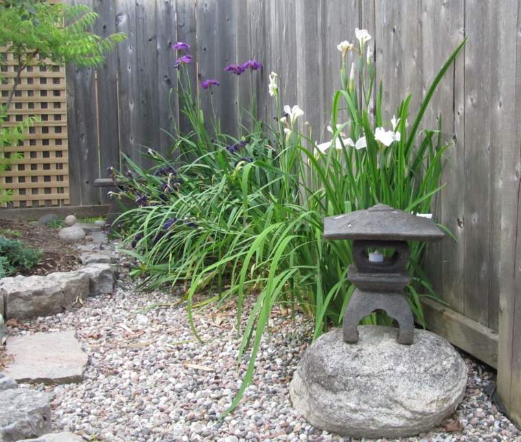 outdoor gardens with small pebbles