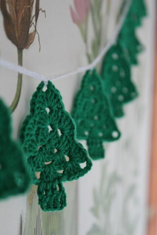 garland Christmas tree knitting