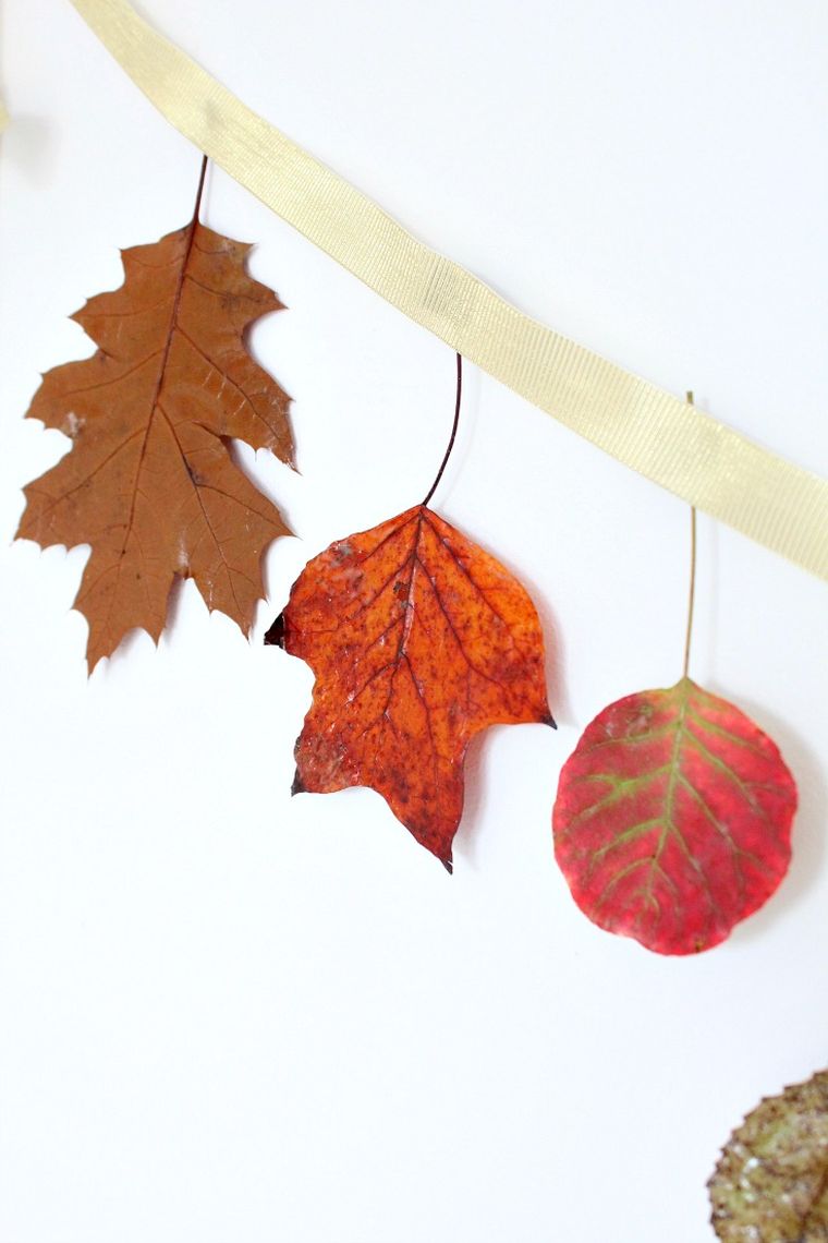 garland decoration autumn leaves dead