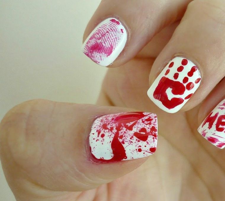 Halloween deco-nail-varnish-red-blood