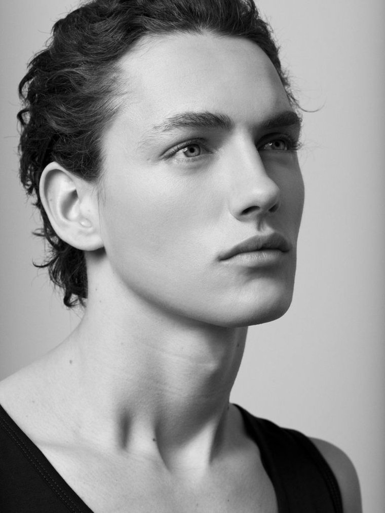 man cutting-hair-length-androgynous