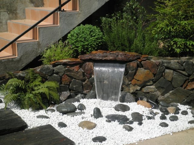 idea landscaping terrace waterfall stones