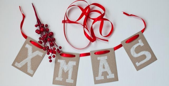 DIY idea-Christmas-wreath-cardboard ribbon