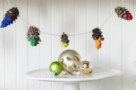 DIY idea-easy-Christmas-garland-cones